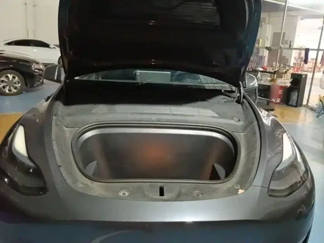 Tesla Model Y — Фото автомобиля 19