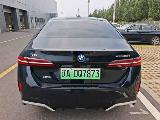 BMW i5 — Фото автомобиля 3
