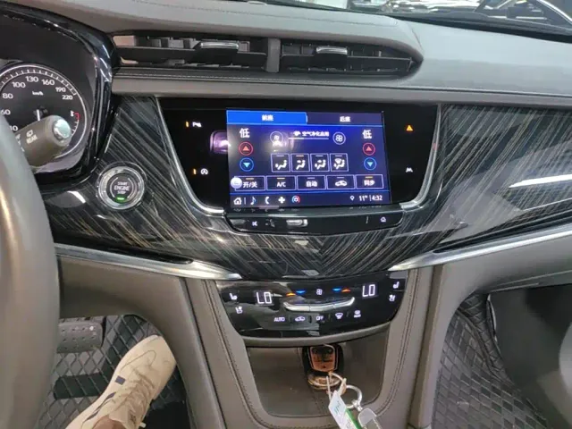 Cadillac XT6 — Фото автомобиля 12