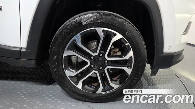 Jeep Compass 2nd Gen — Фото автомобиля 6