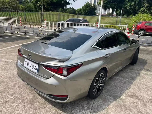 Lexus ES — Фото автомобиля 7