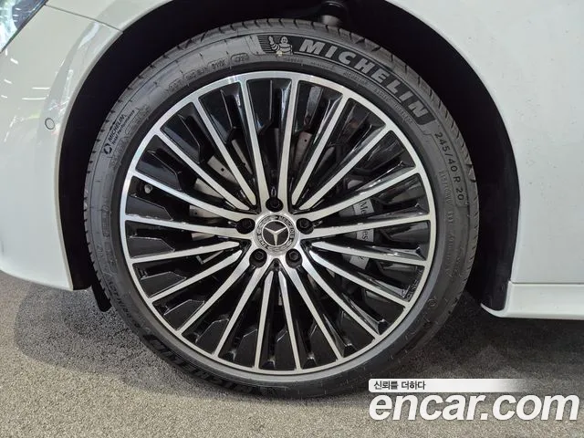 Mercedes-Benz E-Class — Фото автомобиля 5