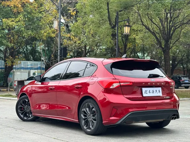 Ford Focus — Фото автомобиля 24