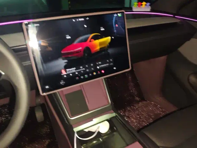 Tesla Model Y — Фото автомобиля 13
