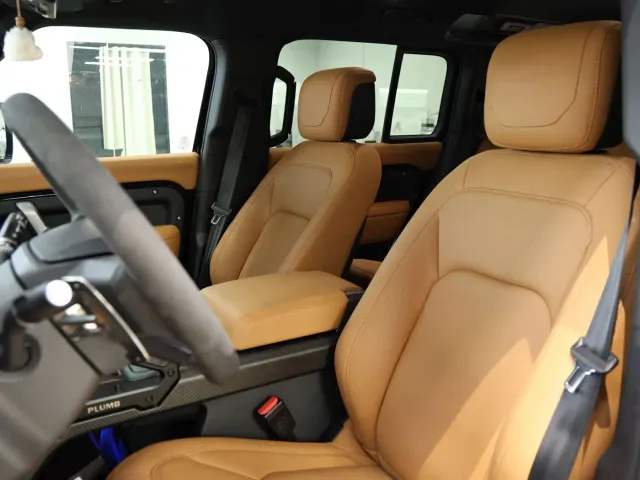 Land Rover Defender — Фото автомобиля 14