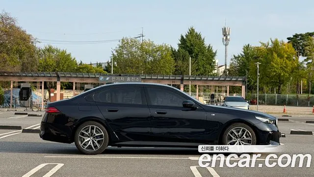 BMW 5 Series G60 — Фото автомобиля 12