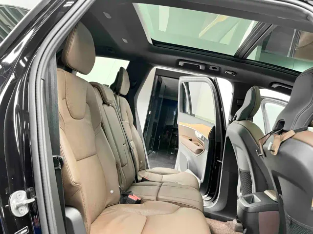 Volvo XC90 — Фото автомобиля 6