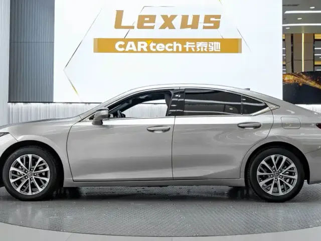 Lexus ES — Фото автомобиля 3