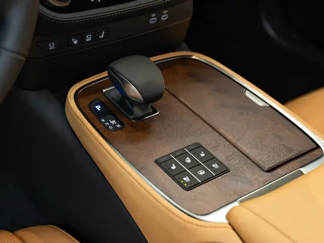 Lexus LS — Фото автомобиля 12