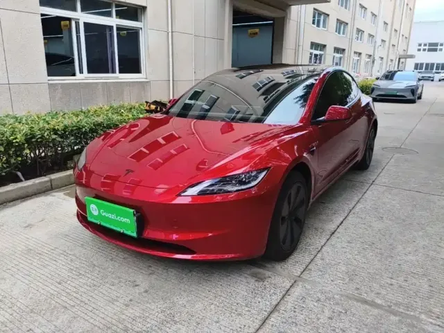 Фотография автомобиля — Tesla Model 3