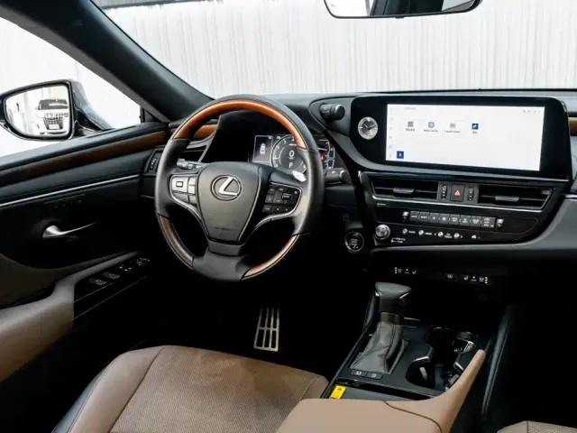 Lexus ES — Фото автомобиля 26