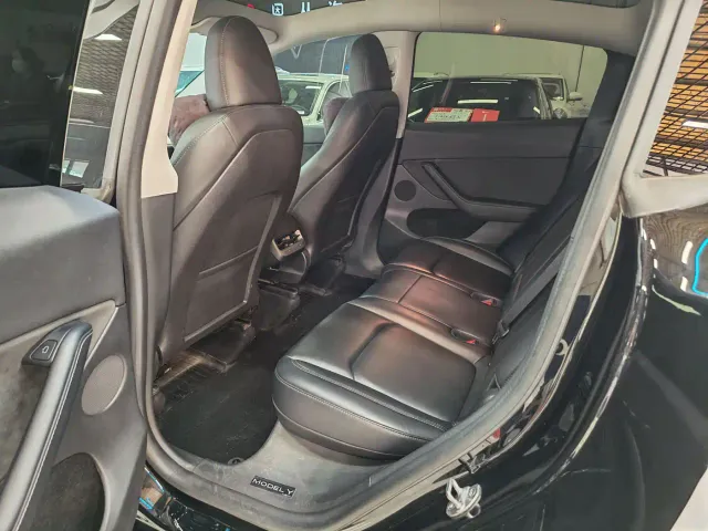 Tesla Model Y — Фото автомобиля 6