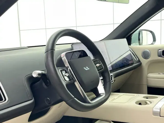 Li Auto L6 — Фото автомобиля 8