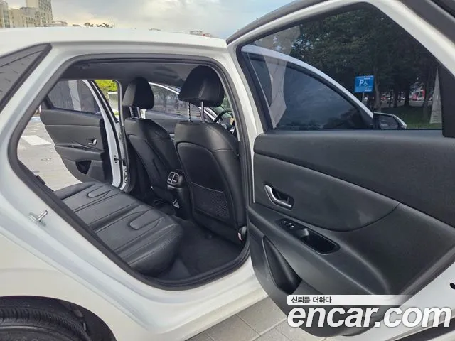 Hyundai Avante CN7 — Фото автомобиля 17