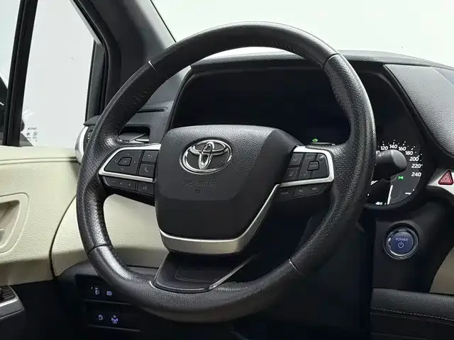 Toyota Sienna — Фото автомобиля 11