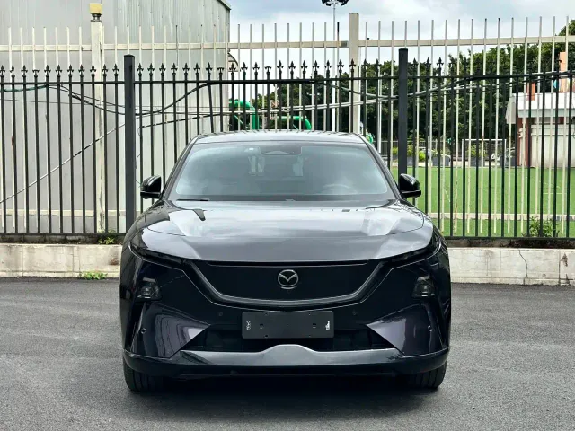 Mazda EZ-60 — Фото автомобиля 2