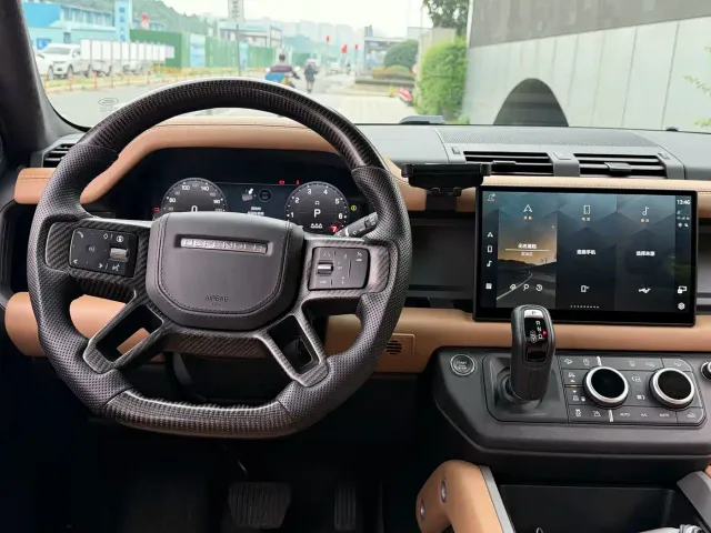 Land Rover Defender — Фото автомобиля 10