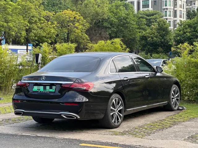 Mercedes-Benz E-Class — Фото автомобиля 4