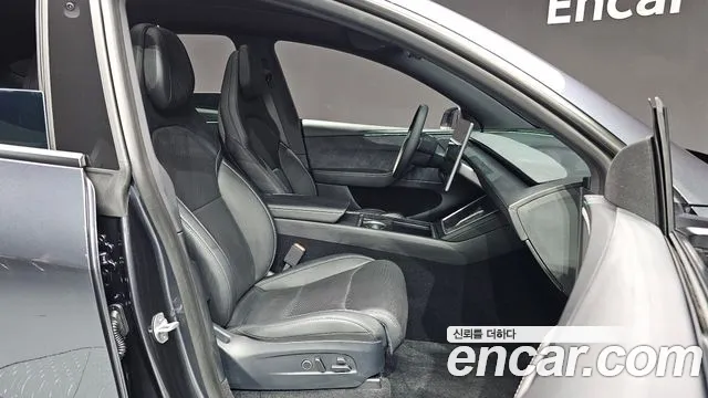 Tesla Model Y — Фото автомобиля 26