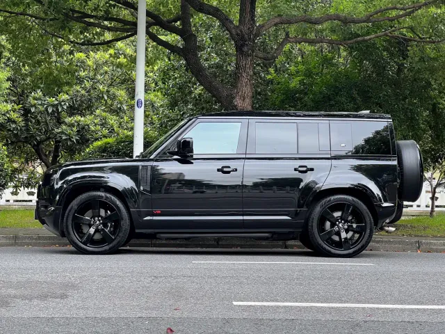 Land Rover Defender — Фото автомобиля 4