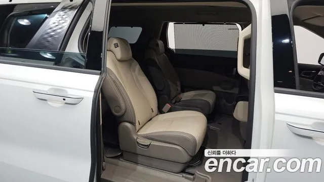 Kia Carnival Generation 4 — Фото автомобиля 11
