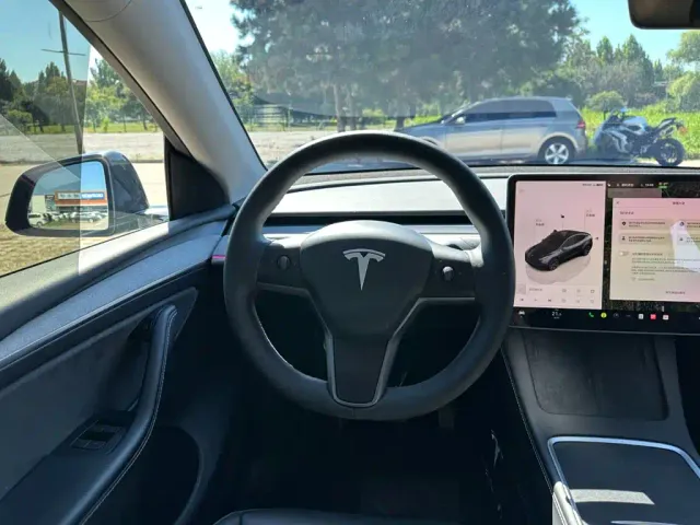 Tesla Model Y — Фото автомобиля 19