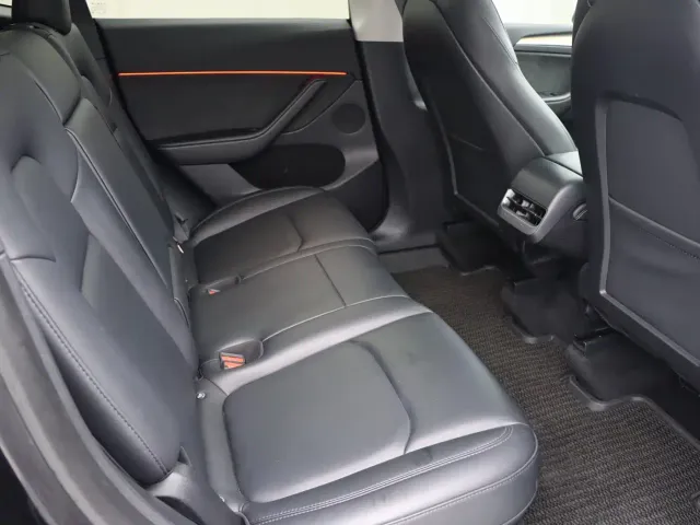 Tesla Model Y — Фото автомобиля 11