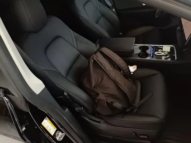 Tesla Model Y — Фото автомобиля 24