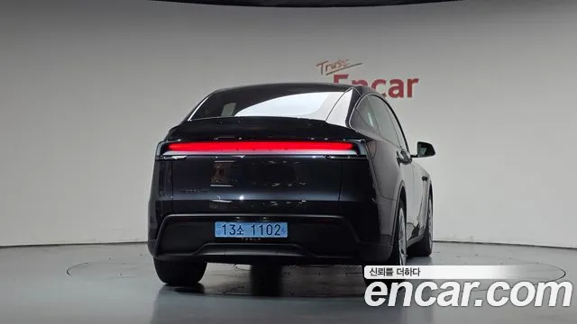 Tesla Model Y — Фото автомобиля 3