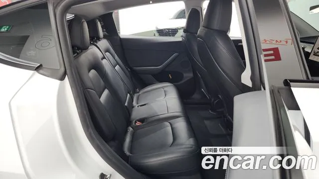 Tesla Model Y — Фото автомобиля 17