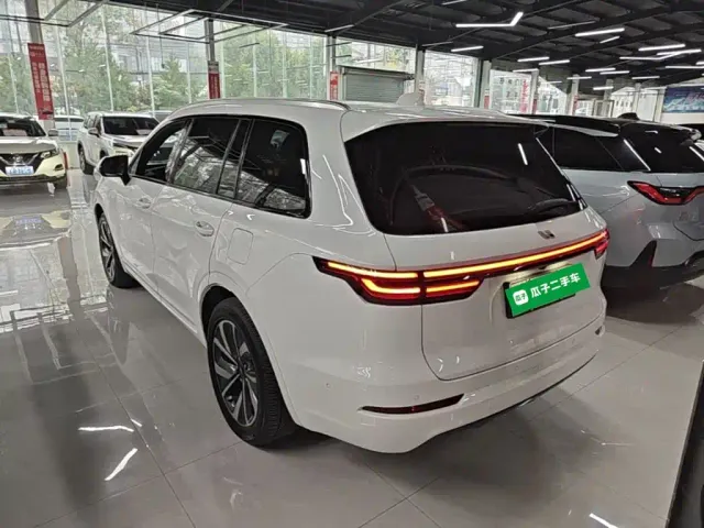 Li Auto ONE — Фото автомобиля 4