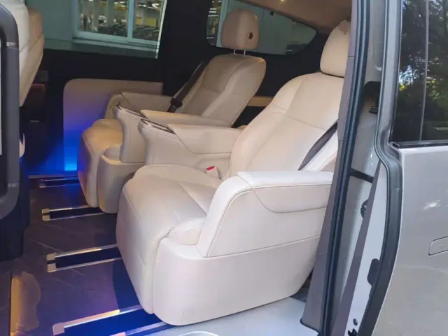 Li Auto MEGA — Фото автомобиля 16