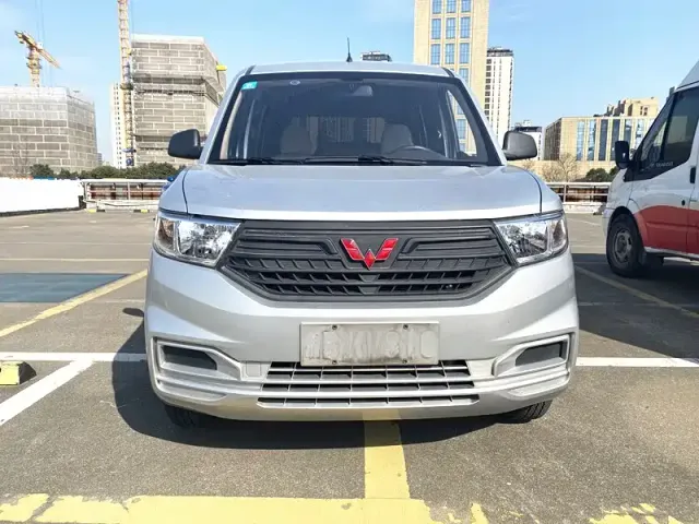 Wuling Hongguang V — Фото автомобиля 2