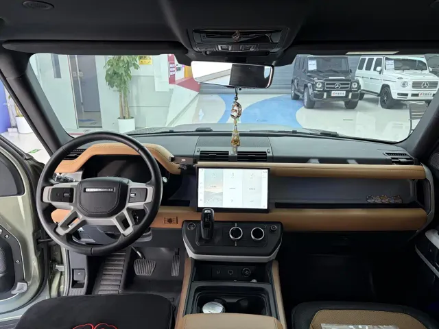 Land Rover Defender — Фото автомобиля 10