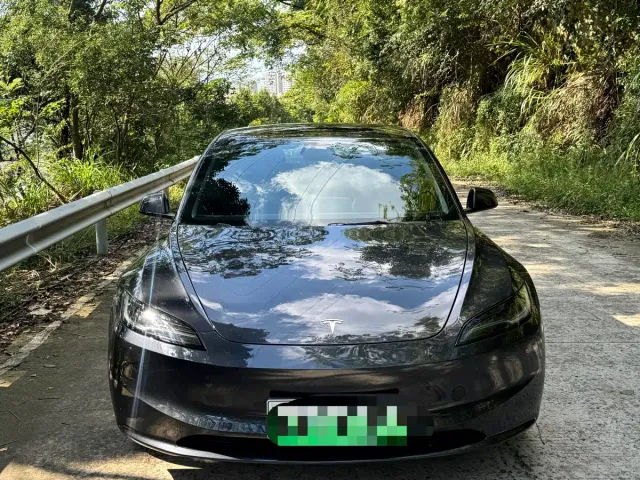 Tesla Model 3 — Фото автомобиля 6