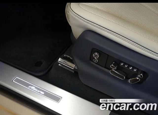 Bentley Bentayga Bentayga 4.0 V8 EWB First Edition — Фото автомобиля 12