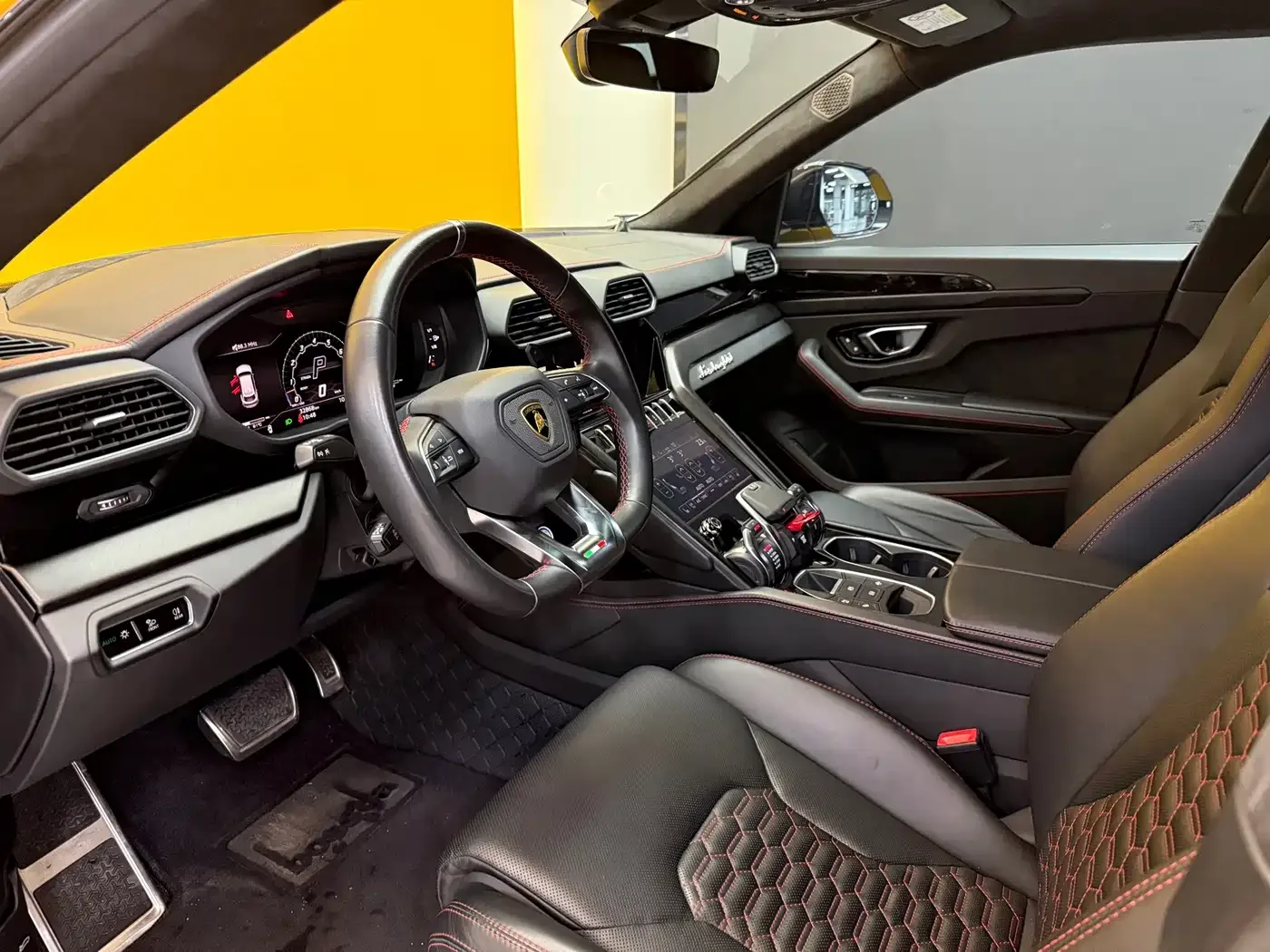 Lamborghini Urus 2021 4.0T V8 — Фото автомобиля 9