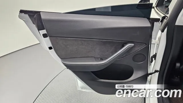 Tesla Model Y — Фото автомобиля 25