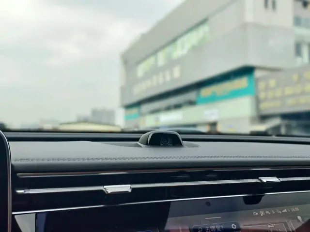 Mercedes-Benz E-Class — Фото автомобиля 19