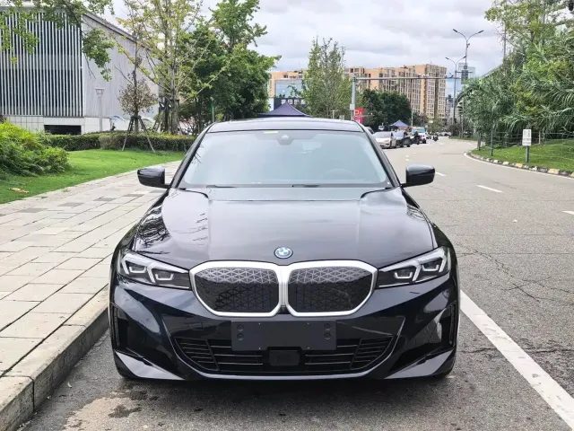 BMW BMW i3 2026 eDrive 35 L — Фото автомобиля 2