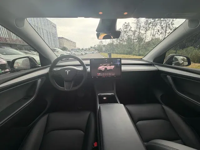 Tesla Model Y — Фото автомобиля 5