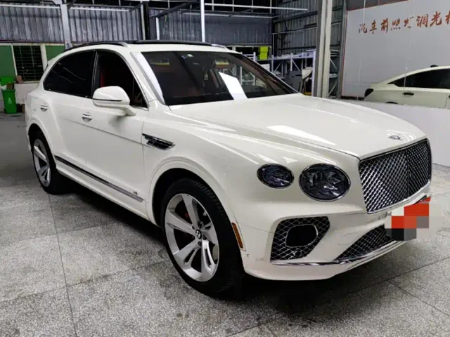 Bentley Bentayga — Фото автомобиля 2