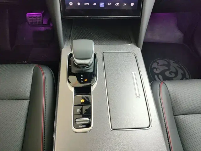 Hongqi HS7 PHEV — Фото автомобиля 13