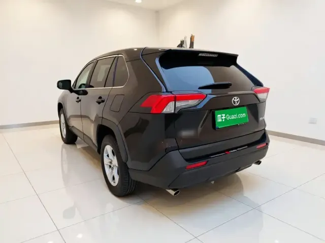 Toyota RAV4 — Фото автомобиля 5