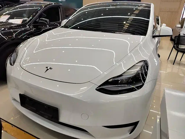 Фотография автомобиля — Tesla Model Y