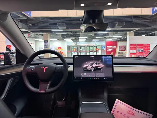 Tesla Model Y — Фото автомобиля 15