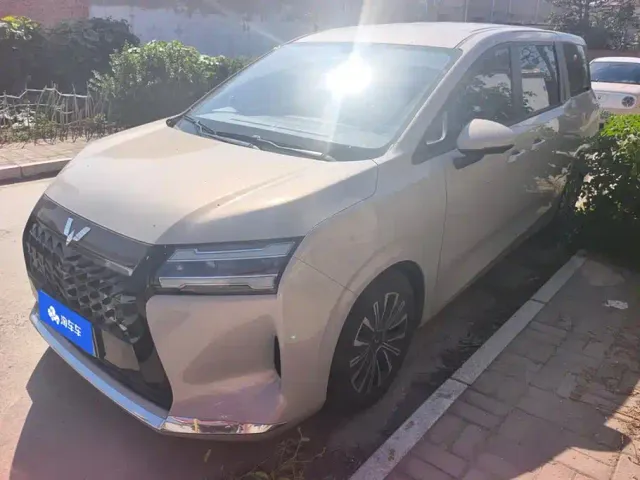 Фотография автомобиля — Wuling Starlight 730