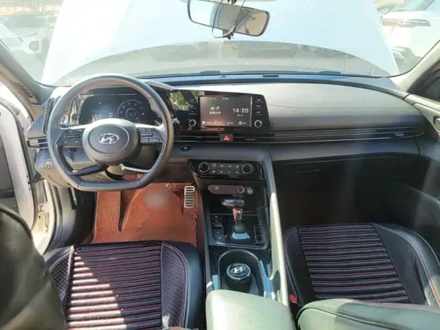 Hyundai Elantra — Фото автомобиля 9