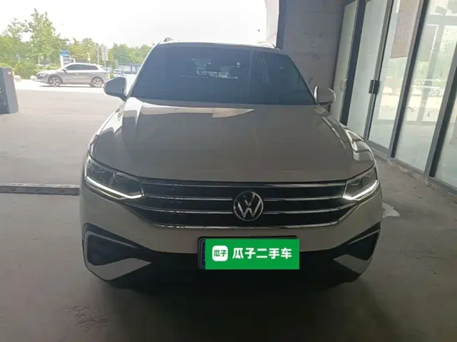 Volkswagen Tiguan L — Фото автомобиля 2