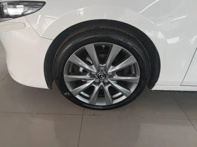 Mazda Axela — Фото автомобиля 24